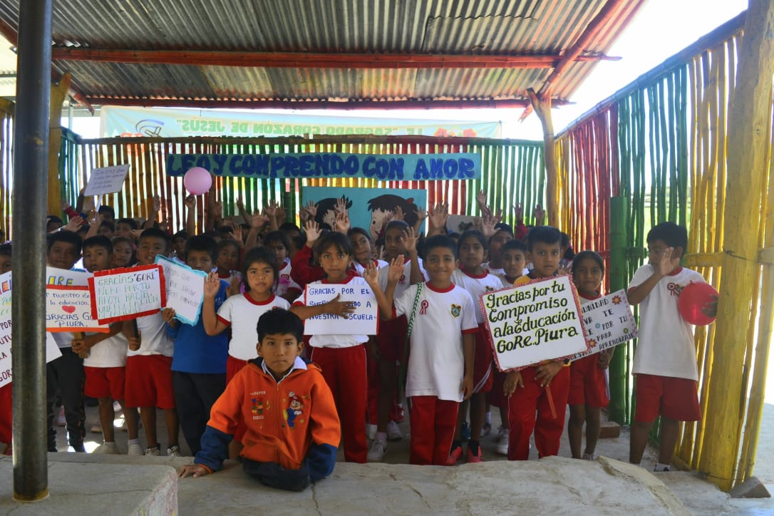 Más de 4 mil estudiantes de Tambogrande reciben mobiliario escolar de parte del Gobierno Regional