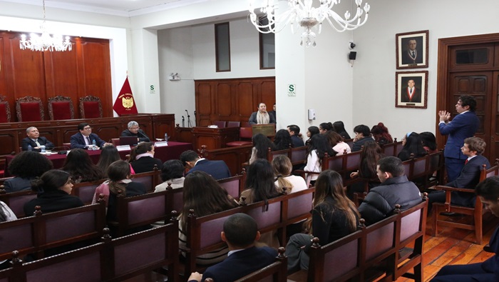 Cuarenta alumnos de la facultad de derecho de la Universidad de Lima recibieron charla sobre competencias del Tribunal Constitucional