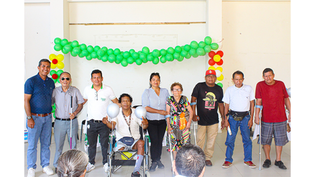 Alcaldesa rinde homenaje a padres integrantes de la OMAPED.