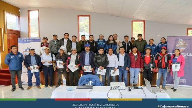 📌Con el objetivo de conocer la realidad actual de los distritos de la provincia de Cajamarca y lograr un Plan de Desarrollo Local Concertado (PDLC) acorde a dicha realidad, el equipo técnico de la Municipalidad Provincial de Cajamarca sigue desarrollando talleres participativos en cada uno de nuestros distritos. Recientemente, se llevó a cabo un taller en el distrito de Cospan, uno de los más alejados de nuestra provincia, donde se identificaron necesidades en los ámbitos económicos, sociales y medioambientales.
✅Estas necesidades serán plasmadas en el PDLC al 2034, asegurando que el plan refleje las prioridades y aspiraciones de cada comunidad. La Municipalidad Provincial de Cajamarca reafirma su compromiso de trabajar junto a la población para construir un futuro más próspero y sostenible.