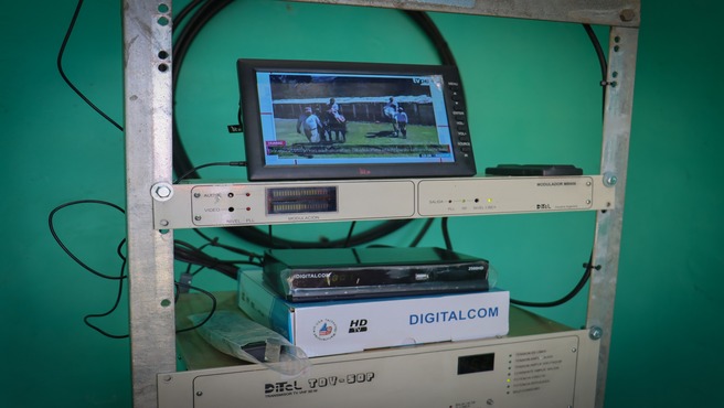 DRTC instala equipos para la conectividad de televisión en el Centro Poblado de Huamarín