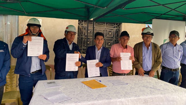 Entrega de obra de electrificación en San Carlos