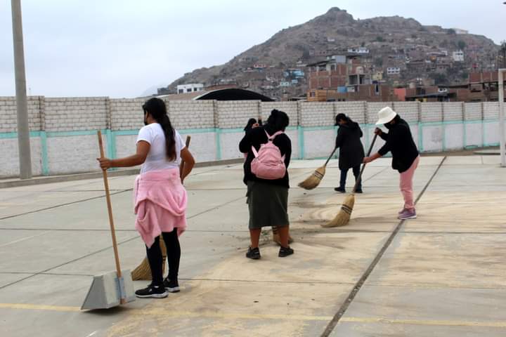 Ambulantes limpian Centro Recreativo de La Rinconada para Feria Nacional 2024-APEC