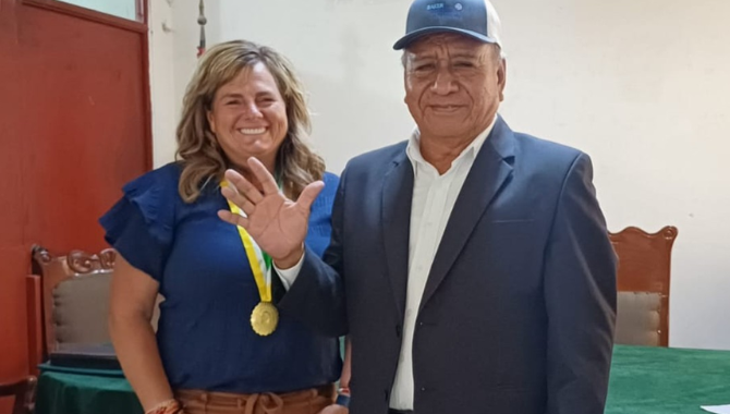 Declaran visitante distinguida a directora de proyectos
