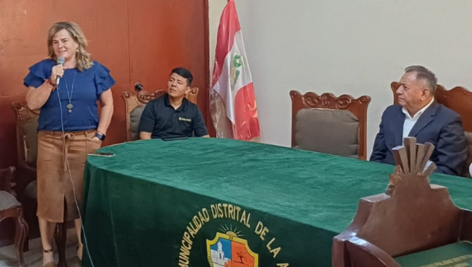 Declaran visitante distinguida a directora de proyectos