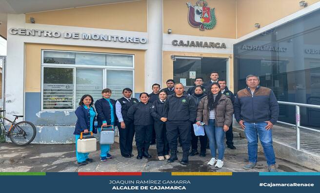 πLa subgerencia de Salud estΓ‘ recorriendo todos los locales donde se encuentran nuestros colaboradores para iniciar la vacunaciΓ³n contra la influenza. En esta oportunidad, nuestro personal de las cΓ‘maras de videovigilancia de la comuna local fue vacunado, asegurando su protecciΓ³n y bienestar.