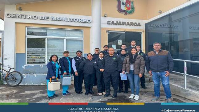 📌La subgerencia de Salud está recorriendo todos los locales donde se encuentran nuestros colaboradores para iniciar la vacunación contra la influenza. En esta oportunidad, nuestro personal de las cámaras de videovigilancia de la comuna local fue vacunado, asegurando su protección y bienestar.