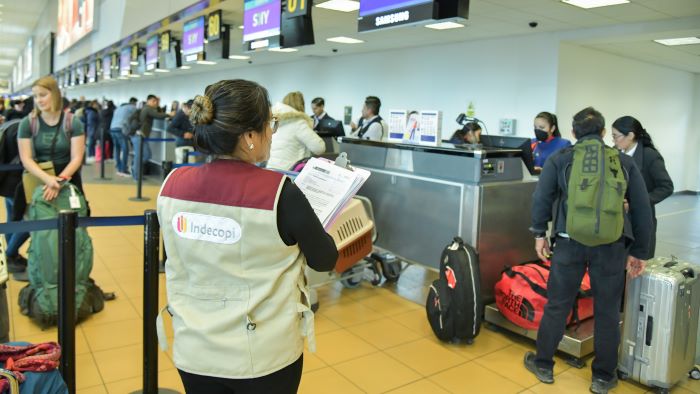 El Indecopi promueve campaña informativa lúdica en el aeropuerto internacional Jorge Chávez para que viajeros conozcan sus derechos