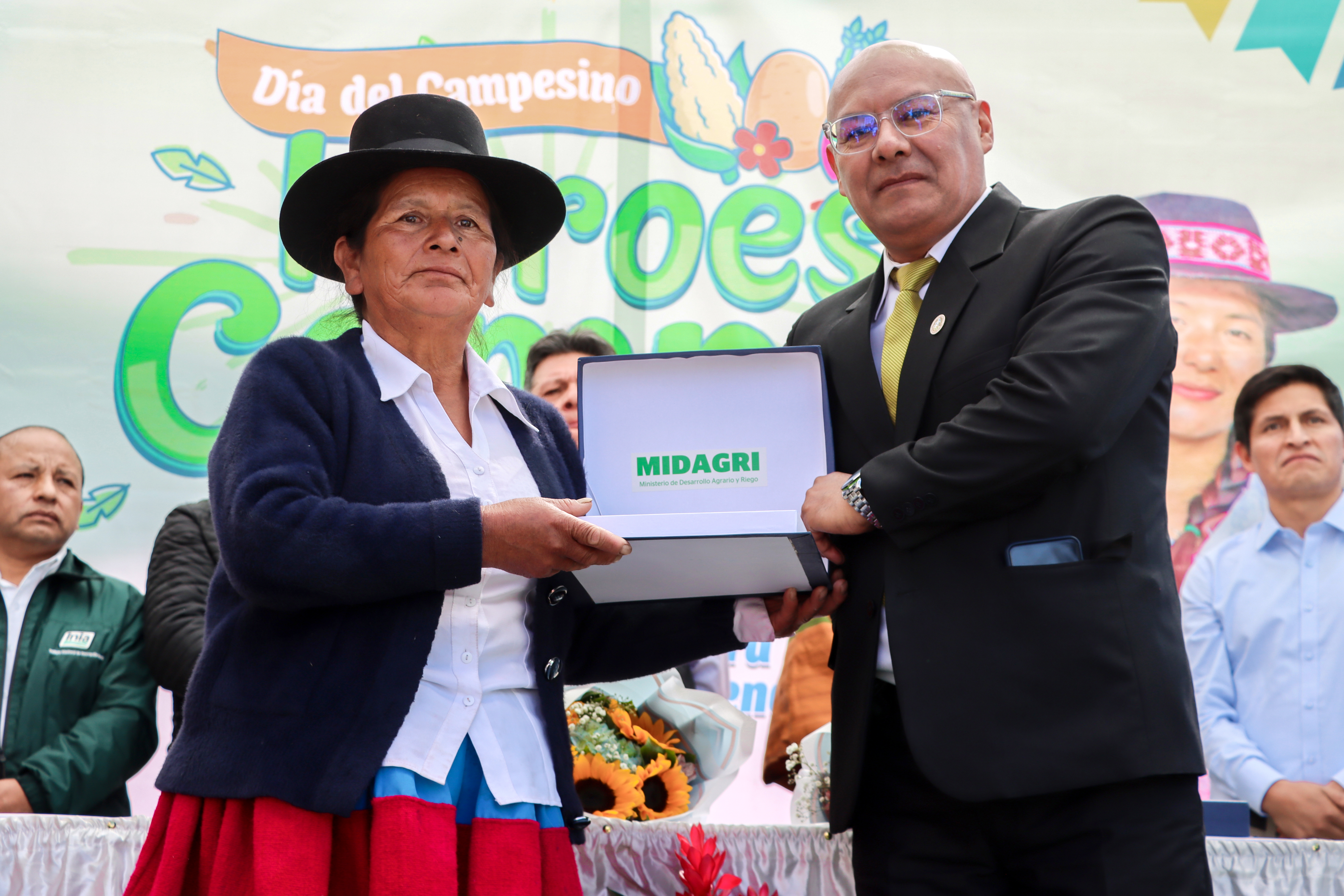 GORE Ayacucho y Midagri reconocen a líderes del sector agrario
