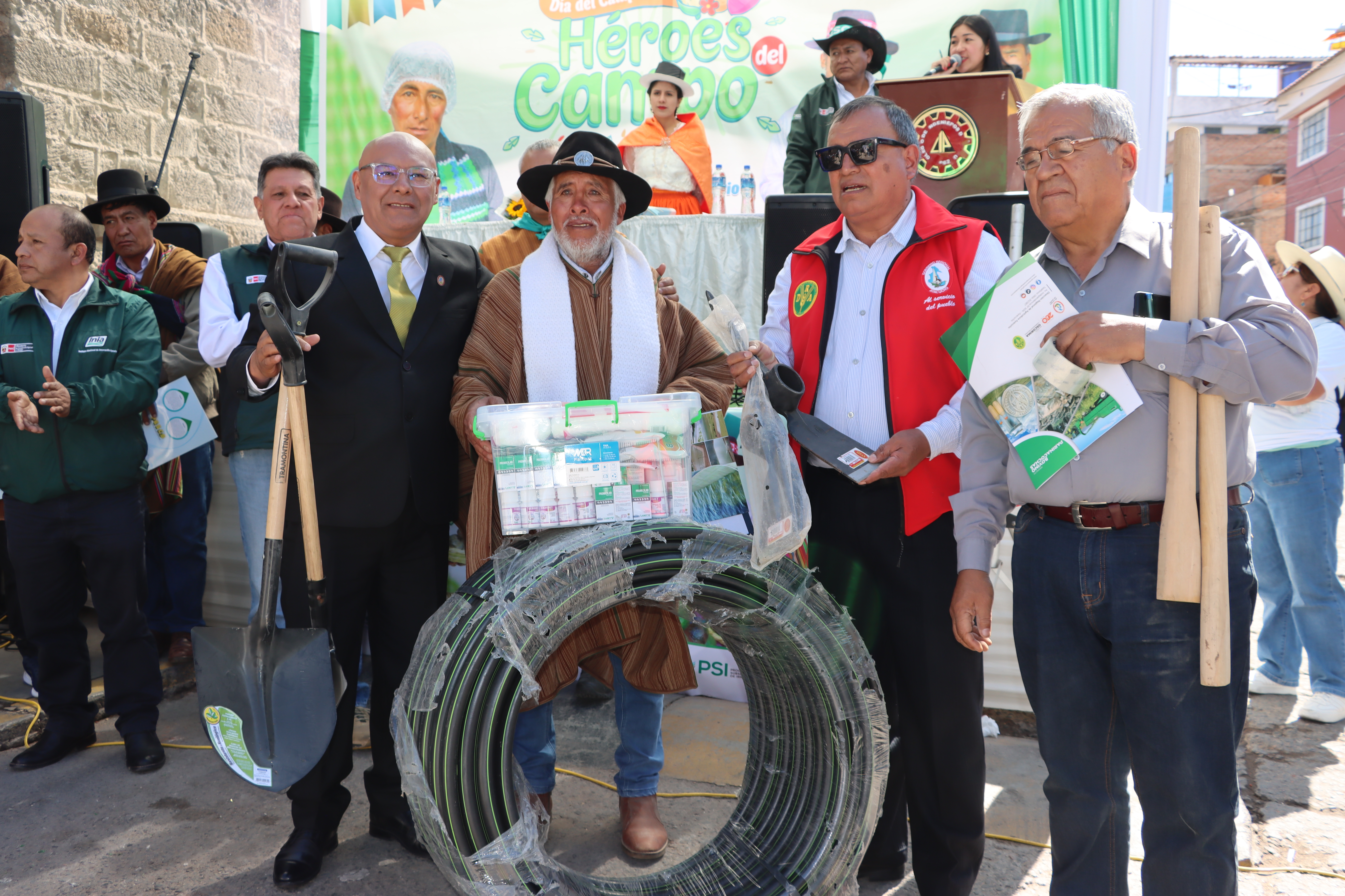 GORE Ayacucho y Midagri reconocen a líderes del sector agrario