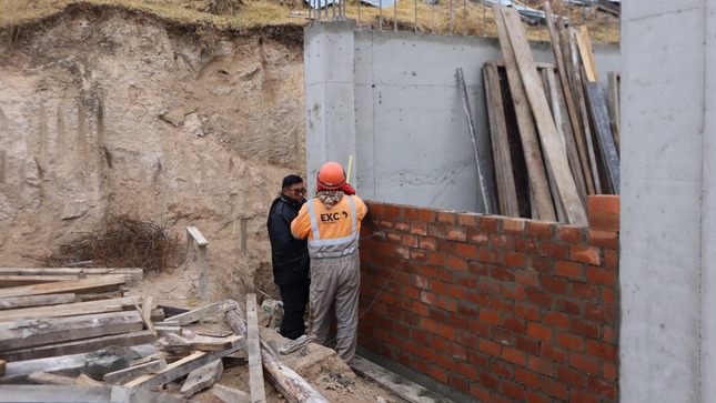 Imagen de la visita del alcalde a la obra de Checche