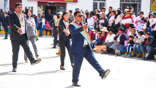 Imagen del desfile por aniversario de Andahuaylas