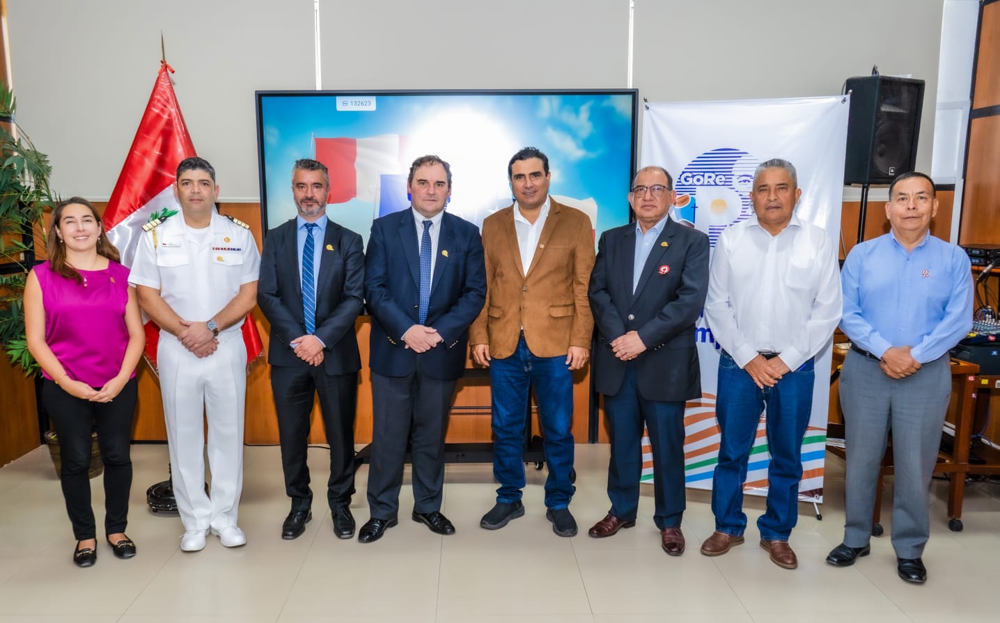 Gobernador Luis Neyra expone potencialidades económicas de la región Piura ante embajador de Chile