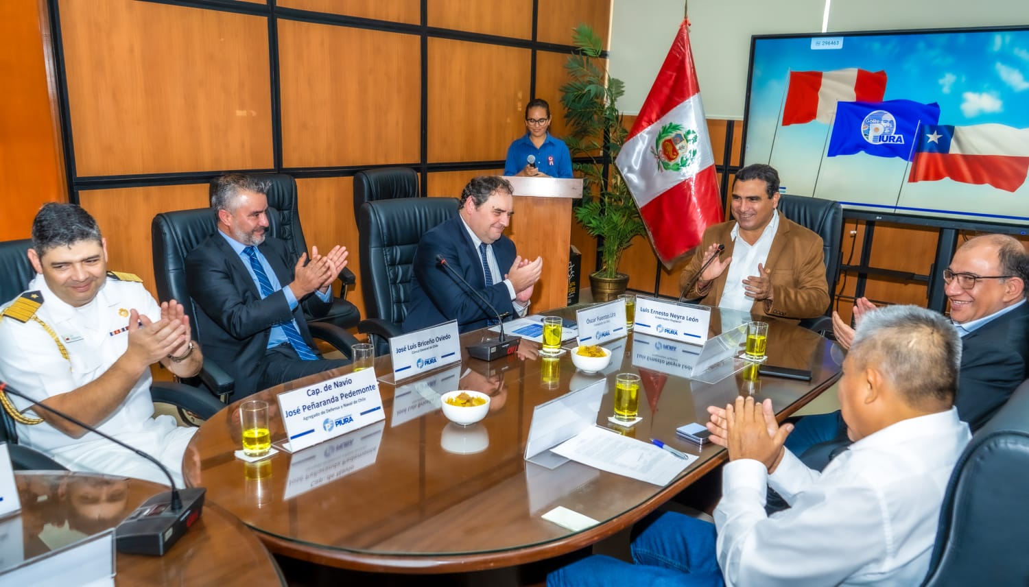 Gobernador Luis Neyra expone potencialidades económicas de la región Piura ante embajador de Chile