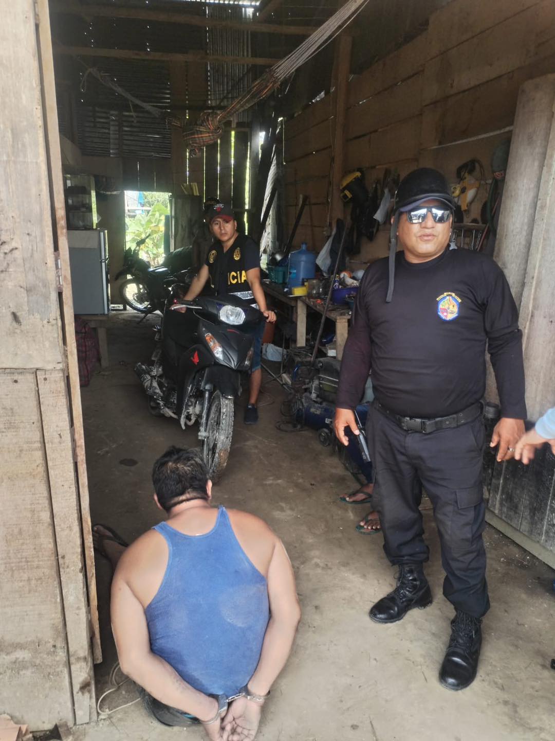 operativo articulado entre el personal de Serenazgo de la Muni Distrital de Belén y la PNP, logrando allanar una caleta de vehiculos