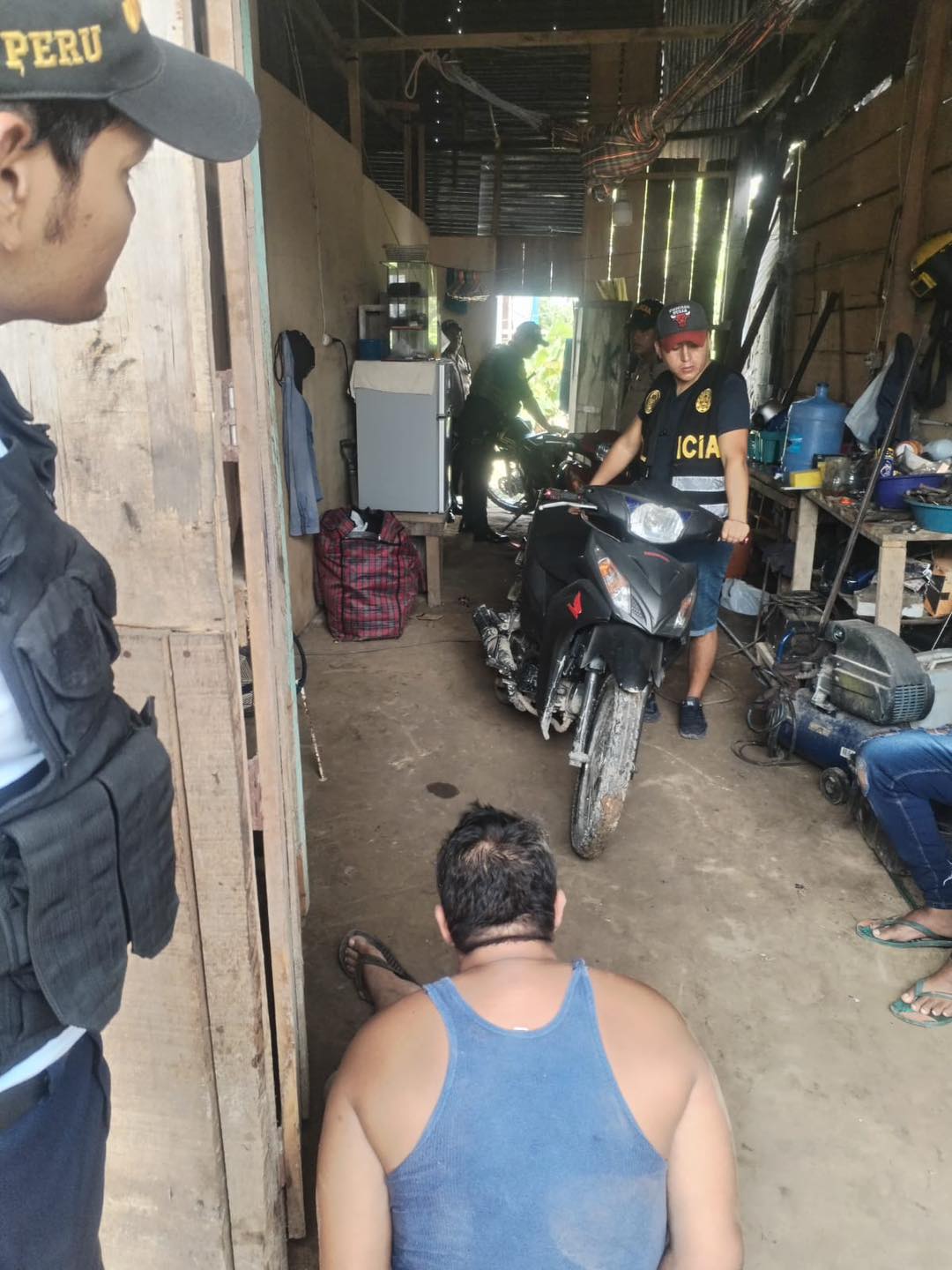 operativo articulado entre el personal de Serenazgo de la Muni Distrital de Belén y la PNP, logrando allanar una caleta de vehiculos