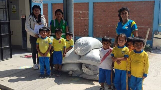 INSTITUCIONES EDUCATIVAS N°1055 Y N° 20041 RECIBEN ABONO ORGÁNICO