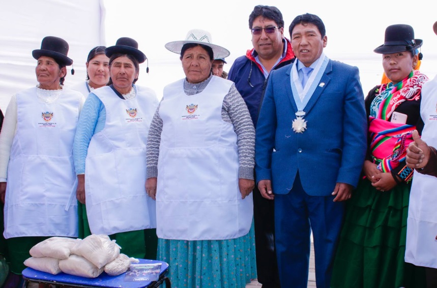 Concejo municipal participo en la I Expo feria agropecuario, agroindustrial, artesanal y platos típicos Pichacani - Laraqueri