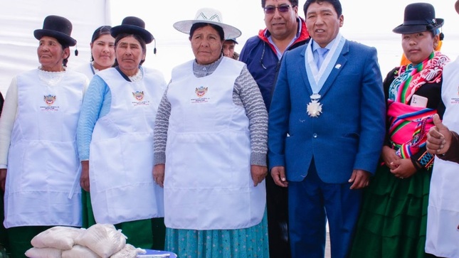 Concejo municipal participo en la I Expo feria agropecuario, agroindustrial, artesanal y platos típicos Pichacani - Laraqueri