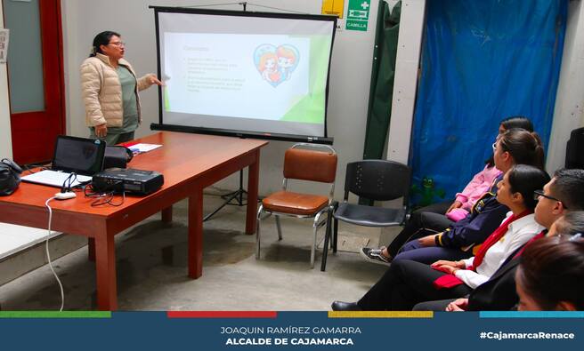 📌La subgerencia de Salud, a través del Centro Médico Municipal y en coordinación con el I.E.S.P. Hno. Victorino Elorz Goicoechea, realizó charlas de prevención de salud sobre métodos anticonceptivos. Estas charlas estuvieron a cargo de la obstetra Socorro Horna Cabanillas colaboradora de la Clínica Móvil.
✅La importancia de estas actividades radica en brindar la información necesaria para tomar decisiones seguras y saludables, ayudando a prevenir embarazos no deseados y el contagio de enfermedades de transmisión sexual. Estas acciones reflejan el compromiso de la Municipalidad Provincial de Cajamarca con la salud y bienestar de nuestra comunidad.
