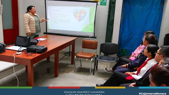 📌La subgerencia de Salud, a través del Centro Médico Municipal y en coordinación con el I.E.S.P. Hno. Victorino Elorz Goicoechea, realizó charlas de prevención de salud sobre métodos anticonceptivos. Estas charlas estuvieron a cargo de la obstetra Socorro Horna Cabanillas colaboradora de la Clínica Móvil.
✅La importancia de estas actividades radica en brindar la información necesaria para tomar decisiones seguras y saludables, ayudando a prevenir embarazos no deseados y el contagio de enfermedades de transmisión sexual. Estas acciones reflejan el compromiso de la Municipalidad Provincial de Cajamarca con la salud y bienestar de nuestra comunidad.