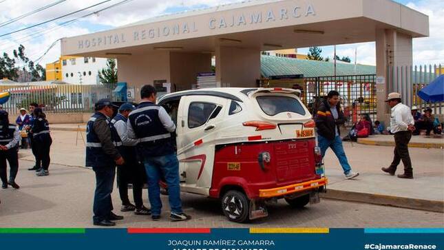 📌Continuando con la labor de fiscalización para garantizar un mejor servicio al público usuario y erradicar el transporte informal, la gerencia de Transporte y Seguridad Vial de la Municipalidad de Cajamarca, realizó operativos en diferentes arterias de la ciudad. 
✅En esta oportunidad, estas acciones de fiscalización se realizaron en el jirón Los Gladiolos cuadra 6, jirón Ayacucho cuadra 7, cuadra 17 de la Av. San Martín a la altura del terminal pesquero y en el frontis del Hospital Regional de Cajamarca, logrando internar varios vehículos al depósito municipal por no contar el conductor con licencia de conducir, Tarjeta Única de Circulación Vehicular(TUC), entre otras irregularidades.
⚠️ Exhortamos a todos los conductores a regularizar su documentación y evitar multas y sanciones