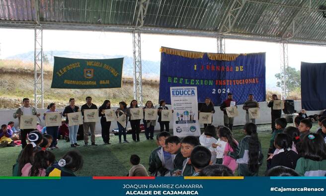 ✅La Municipalidad Provincial de Cajamarca a través de la gerencia de Desarrollo Ambiental y los Educadores Ambientales del Programa Municipal Educca, llevaron a cabo una actividad de sensibilización en la Institución Educativa N°82022 Micaela Bastidas, en el centro poblado Huambocancha Baja. Esta acción se enmarca en la celebración de la semana #LibredeBolsasdePlástico, con el objetivo de fomentar el uso de bolsas de tela y reducir el impacto ambiental de los plásticos desechables.
🗣Durante la actividad, las madres de familia presentaron las bolsas de tela confeccionadas por sus hijos, destacando el compromiso de la comunidad educativa con el cuidado del medio ambiente.