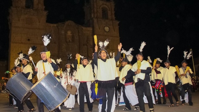 La plaza mayor de Puno fue testigo del III Encuentro de sikuris, música y danzas originarias "Mathapiwi Marka - Pueblo de encuentro"