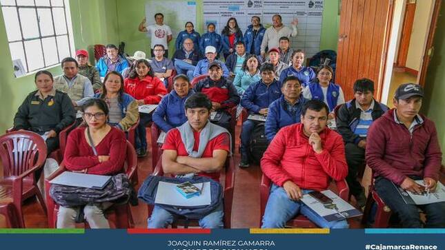 📌En esta oportunidad, el distrito de San Juan recibió la visita del equipo técnico del Plan de Desarrollo Local Concertado al 2034, quienes recogieron importantes aportes de los participantes, los cuales manifestaron su compromiso en futuros talleres en pro de la mejora en la calidad de vida de la población de su distrito.
✅De esta manera el PDLC al 2034, viene logrando una activa participación de los distritos visitados, generando así una empatía y un buen trabajo en equipos entre la población, representantes de las empresas privadas y autoridades locales.