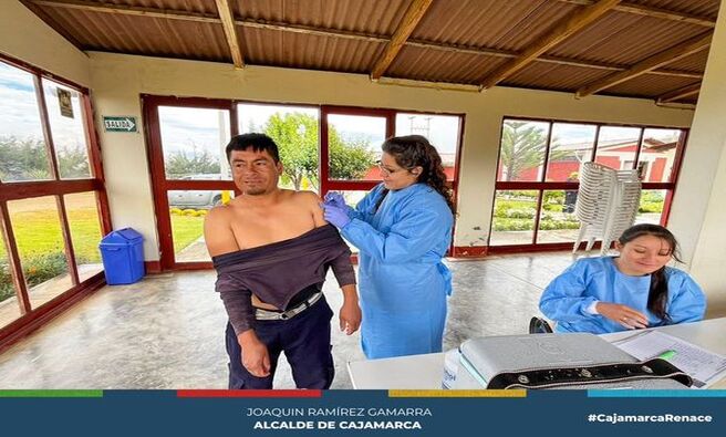 📌La subgerencia de Salud está recorriendo todos los locales donde se encuentran nuestros colaboradores para iniciar la vacunación contra la influenza. En esta oportunidad, nuestro personal ubicado en San José de Canay fue vacunado, asegurando su protección y bienestar.