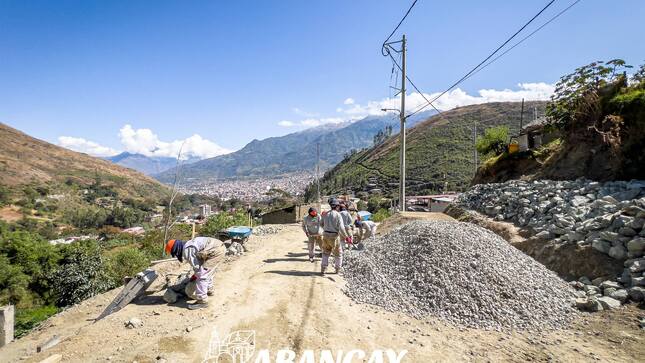 ¡Las Obras En Aymas – Osnomocco, No Paran! Más De 1.3 Kilometros De Interconexión Urbana E Interurbana En Abancay.
