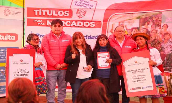 Gracias a la formalización de Cofopri, comerciantes de centro de abastos se convierten en propietarios de su mercado después de 20 años de fundación.
