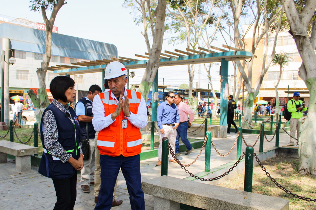 alcaldesa con el representante de ENSA