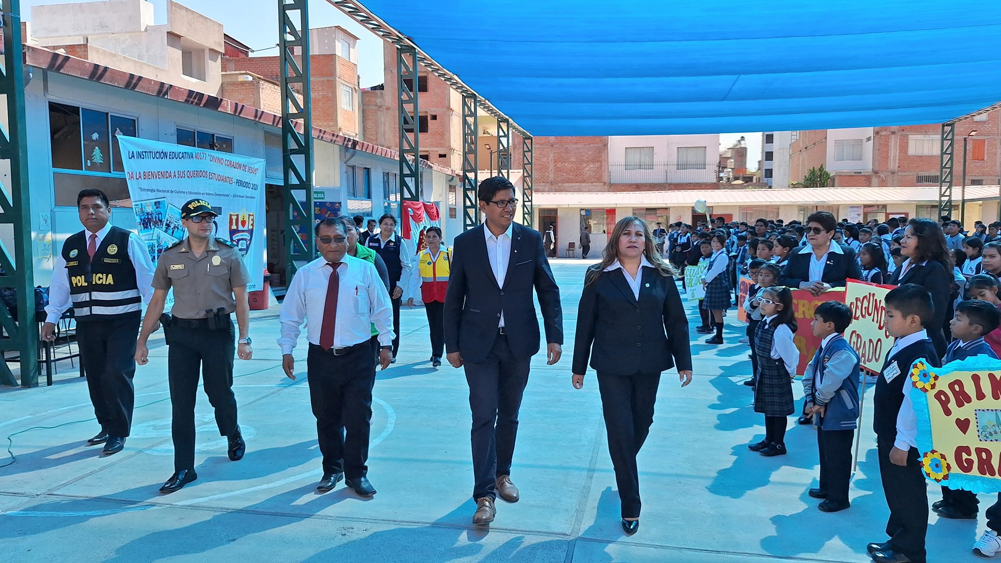En las instalaciones de la I.E. Divino Corazón de Jesús, el alcalde Abg. Marco Antonio Anco, dió inicio al año escolar 2024 por una buena EDUCACIÓN de nuestro distrito.