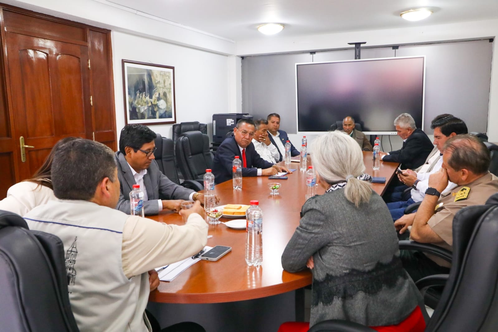 Alcalde de Paucarpata se reunió con sus homólogos de la ciudad de Arequipa, Congresistas y General PNP, para coordinar acciones ante incremento de actos delictivos.
