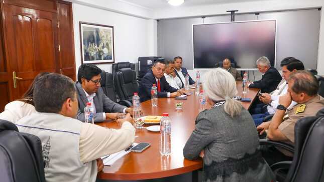  Alcalde de Paucarpata se reunió con sus homólogos de la ciudad de Arequipa, Congresistas y General PNP, para coordinar acciones ante incremento de actos delictivos.