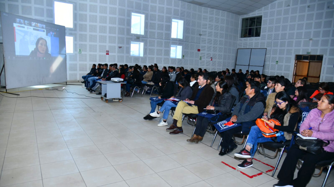 Foto de la exposición de la directora del MEF