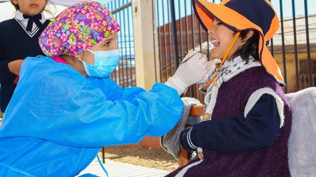 Más de 200 niños fueron atendidos en el "Gran festival de la salud" en la Institución Educativa San Antonio de Padua de Puno