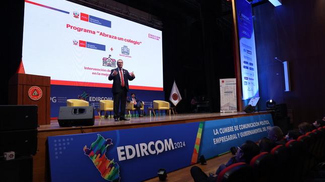 Señala que el sector privado podrá hacerse cargo de una institución educativa mediante el programa Abraza un Colegio