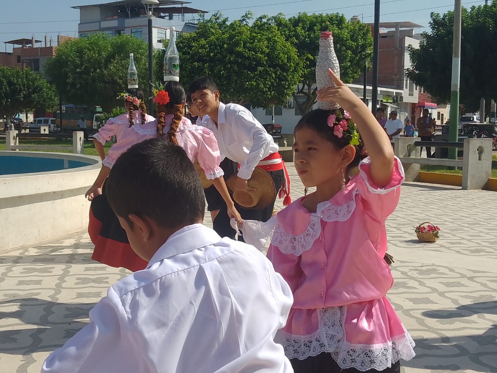 Público asistente apreció variados números artísticos
