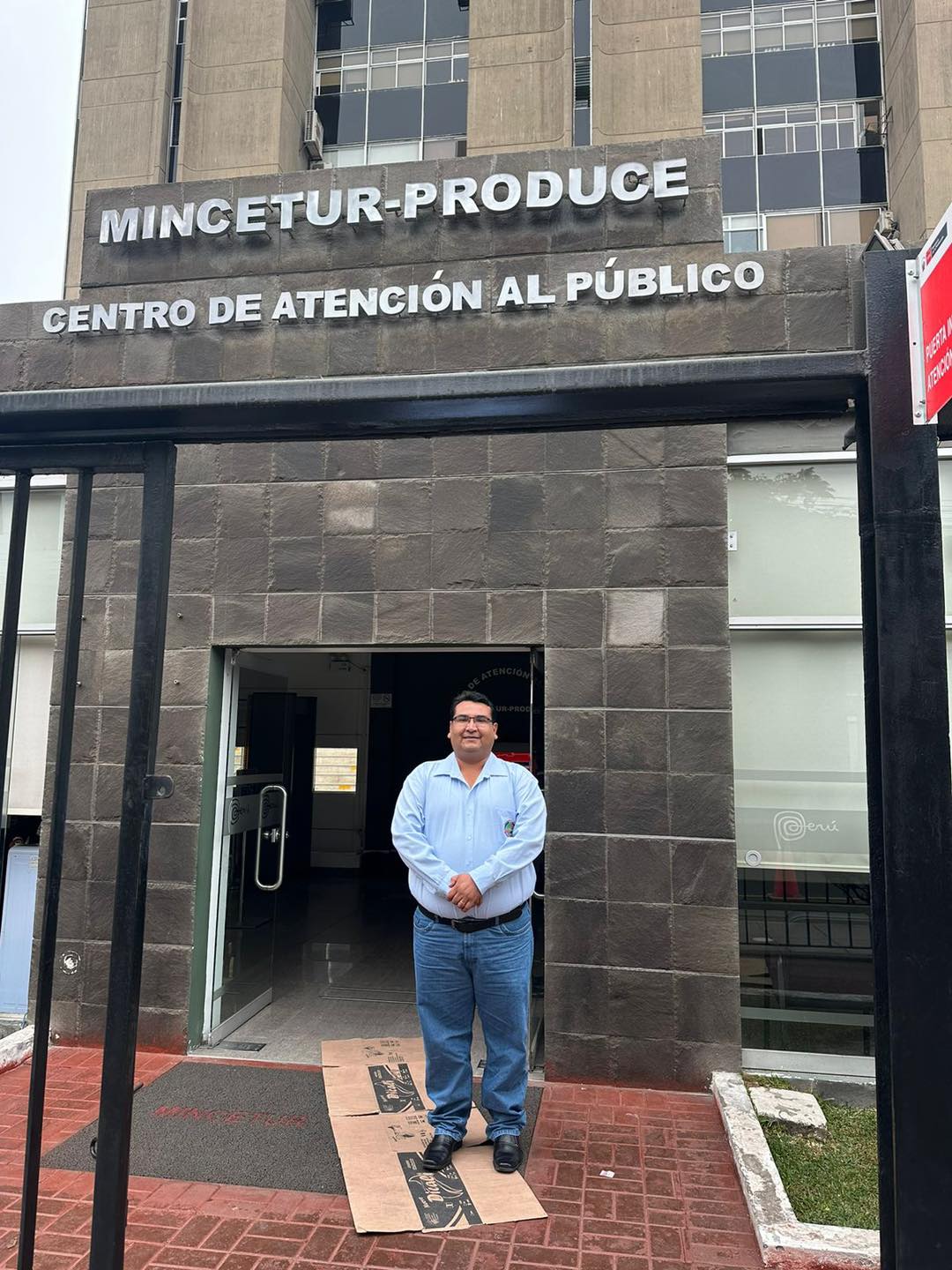 Reunión a fin de coordinar los últimos detalles del convenio para la ejecución del proyecto de mejoramiento del mercado La Casona de Belén.