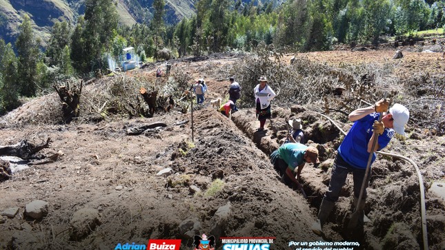 💠INICIO DE TRABAJOS DE MANTENIMIENTO EN EL SISTEMA DE AGUA PARA CONSUMO EN HUAYLLURAN 

Con el objetivo de mejorar la calidad de vida de la población sihuasina, desde la Municipalidad Provincial de Sihuas se ha iniciado los trabajos de mantenimiento en el sistema de agua potable para consumo humano en el lugar denominado Ojo Blanco (sector Huaylluran - caserío de Maraybamba Arriba).

Para el desarrollo de su verificación, se contó con la presencia del titular de la Gerencia de Infraestructura, Desarrollo Urbano y Rural (Gidur), conjuntamente con el jefe de obras públicas y privadas, y la jefa del Área Técnica Municipal (ATM). Quienes en una muestra de compromiso por el bienestar de la población, constataron las actividades que comprende el "Mantenimiento correctivo del sistema de agua potable Ojo Blanco - Sector Huaylluran, del centro poblado de Maraybamba Arriba, distrito de Sihuas, provincia de Sihuas, región Ancash", el cual está siendo ejecutado por la Empresa Consultora & Constructora Tskarumi S.A.C.; que consta de una inversión financiera que asciende al monto de S/. 16,691.22, obtenida a través del cumplimiento de metas de los prestadores Juntas Administradoras de Servicios de Saneamiento (JASS).

Además, se contó con la participación del agente y presidente del JASS del caserío de Maraybamba Arriba.
