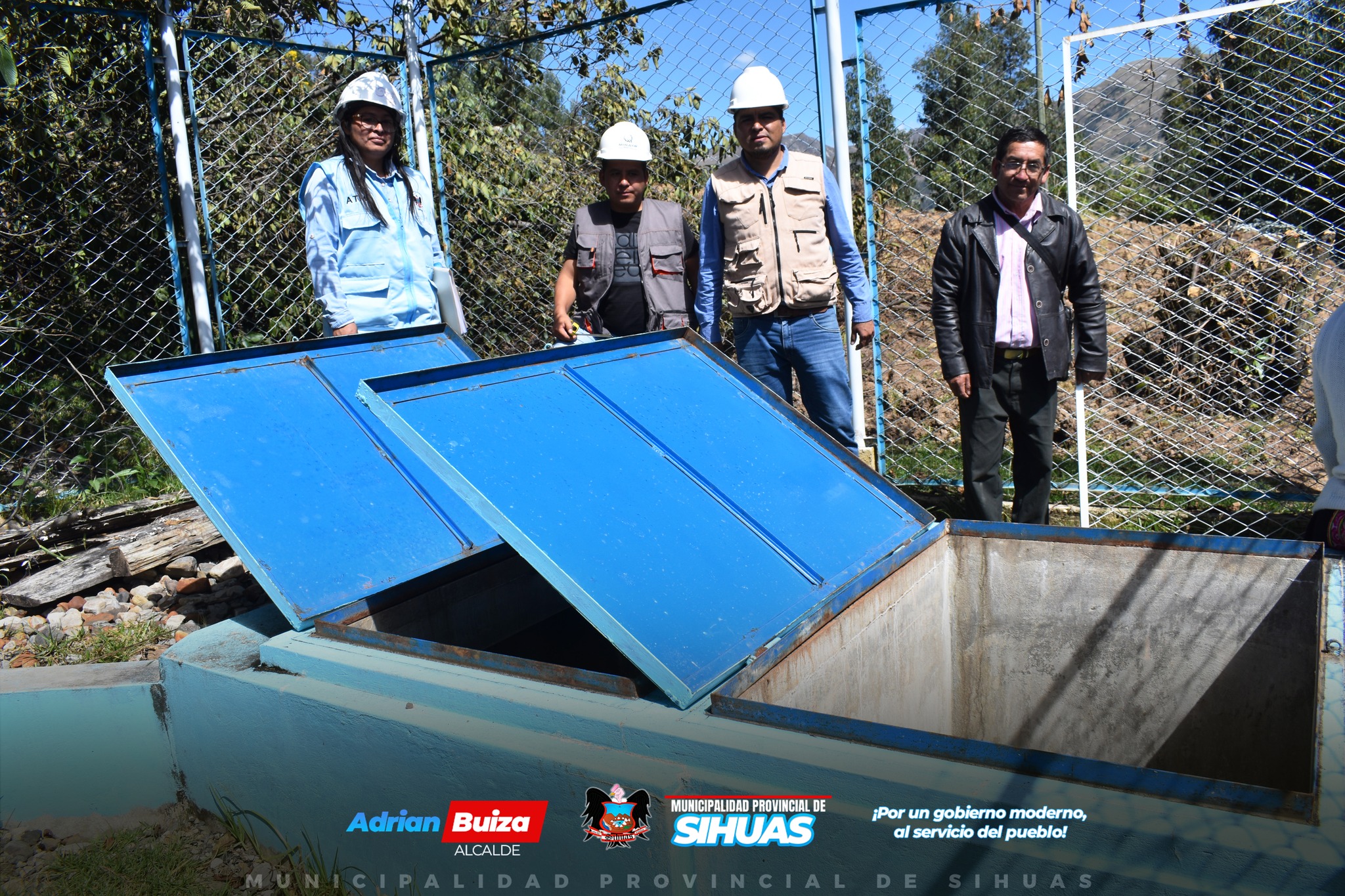 馃挔INICIO DE TRABAJOS DE MANTENIMIENTO EN EL SISTEMA DE AGUA PARA CONSUMO EN HUAYLLURAN
Con el objetivo de mejorar la calidad de vida de la poblaci贸n sihuasina, desde la Municipalidad Provincial de Sihuas se ha iniciado los trabajos de mantenimiento en el sistema de agua potable para consumo humano en el lugar denominado Ojo Blanco (sector Huaylluran - caser铆o de Maraybamba Arriba).
Para el desarrollo de su verificaci贸n, se cont贸 con la presencia del titular de la Gerencia de Infraestructura, Desarrollo Urbano y Rural (Gidur), conjuntamente con el jefe de obras p煤blicas y privadas, y la jefa del 脕rea T茅cnica Municipal (ATM). Quienes en una muestra de compromiso por el bienestar de la poblaci贸n, constataron las actividades que comprende el "Mantenimiento correctivo del sistema de agua potable Ojo Blanco - Sector Huaylluran, del centro poblado de Maraybamba Arriba, distrito de Sihuas, provincia de Sihuas, regi贸n Ancash", el cual est谩 siendo ejecutado por la Empresa Consultora & Constructora Tskarumi S.A.C.; que consta de una inversi贸n financiera que asciende al monto de S/. 16,691.22, obtenida a trav茅s del cumplimiento de metas de los prestadores Juntas Administradoras de Servicios de Saneamiento (JASS).
Adem谩s, se cont贸 con la participaci贸n del agente y presidente del JASS del caser铆o de Maraybamba Arriba.
