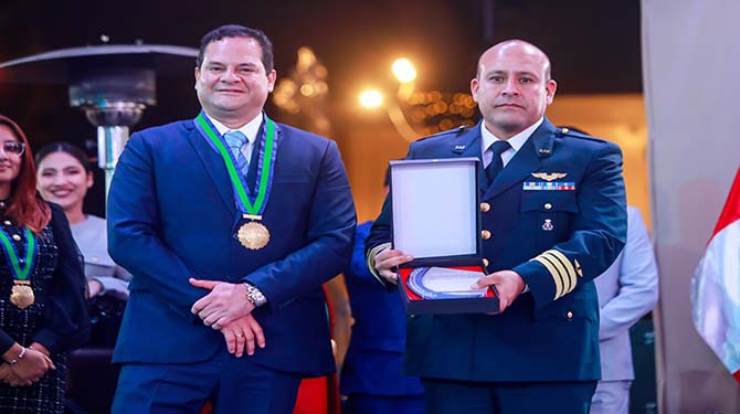 Municipalidad de Chorrillos entregó reconocimiento a la Sinfónica de la FAP