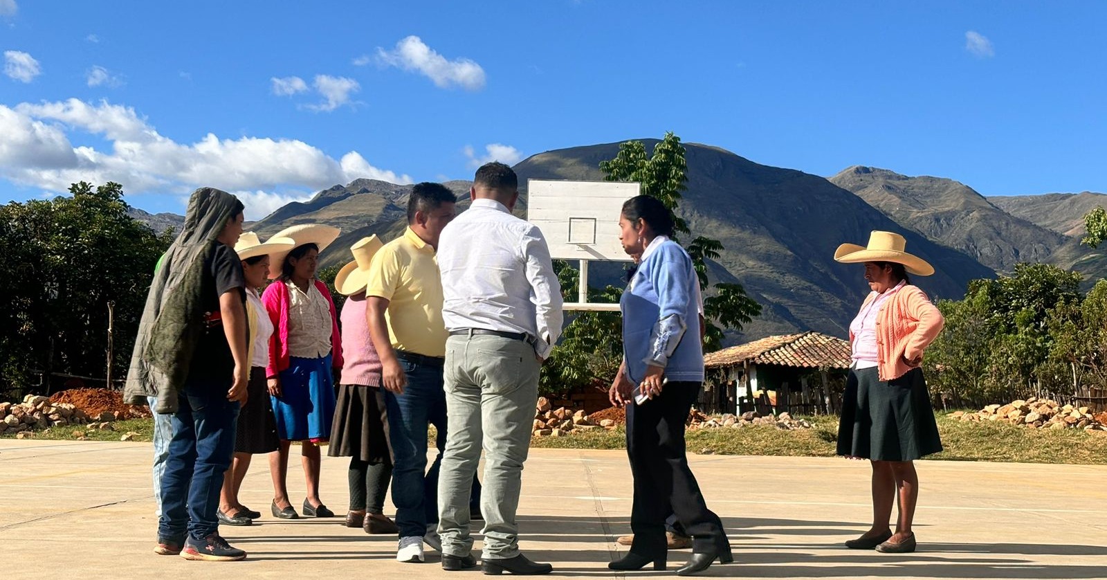 realizó la entrega de los materiales