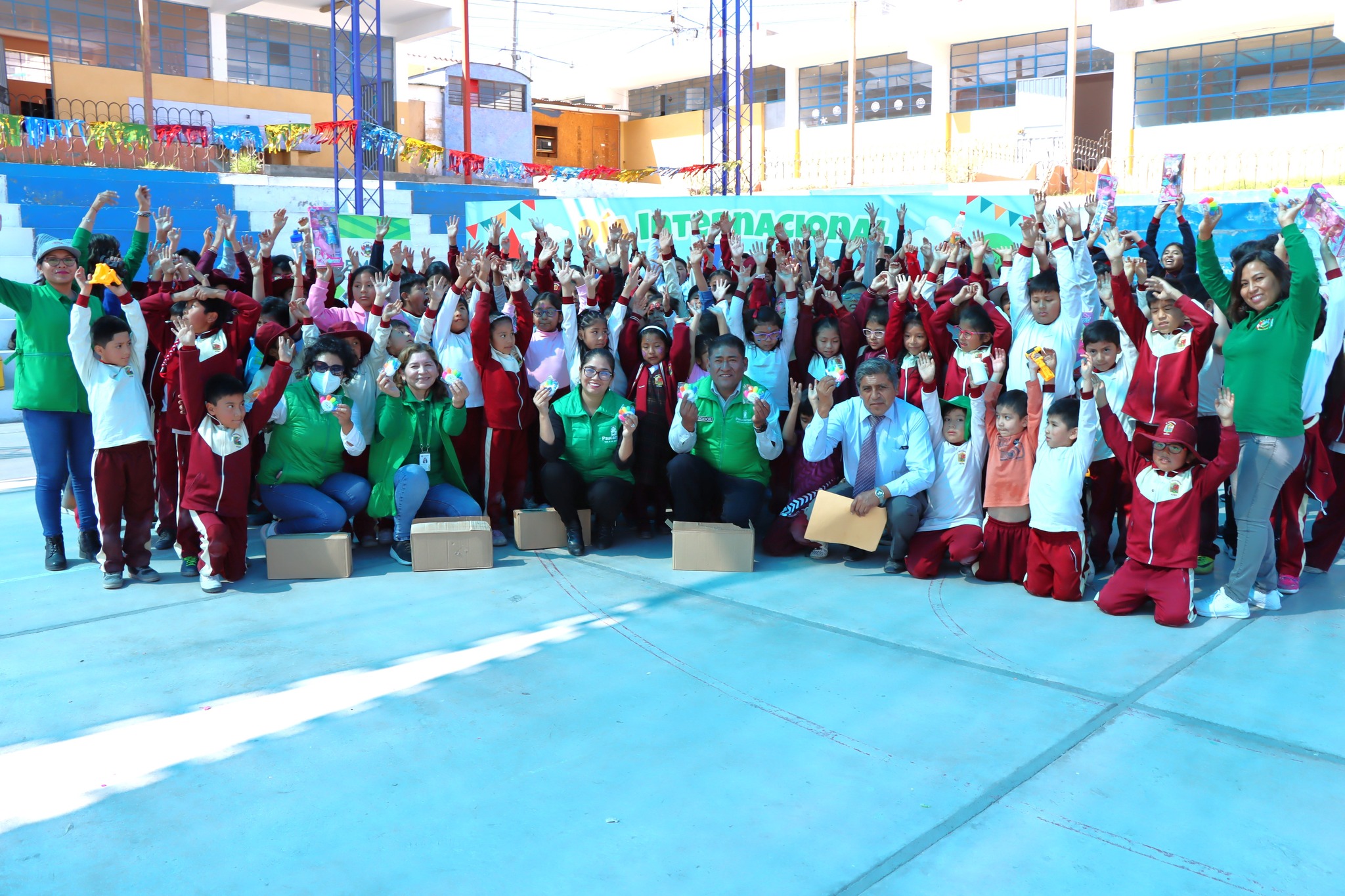 Más de 150 niños y niñas de la I.E Indoamérica participaron de diversas actividades realizadas por la Municipalidad de Paucarpata al celebrarse el día internacional del juego.