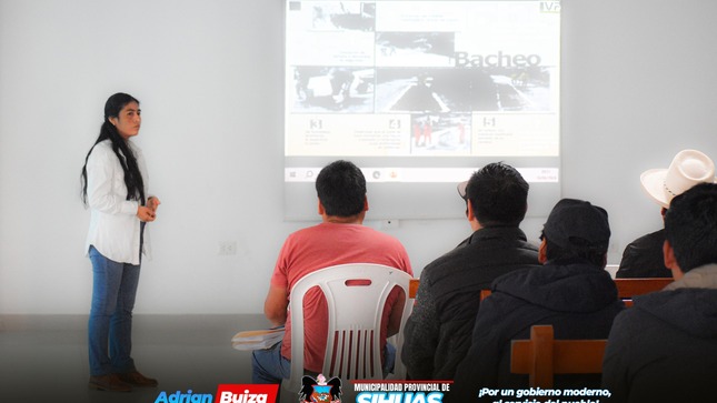 IVP brinda capacitaciones a Microempresarios
IVP BRINDA CAPACITACIONES A MICROEMPRESARIOS SOBRE EL MANTENIMIENTO RUTINARIO DE LOS CAMINOS VECINALES
Desde el Instituto Vial Provincial (IVP) Sihuas se realizó una reunión dirigida a los micro empresarios, quienes se encargan de brindar el servicio de mantenimiento rutinario a las vías que conectan a los diferentes distritos y caseríos de la provincia.
Donde se abordó la siguiente agenda:
1.- Presentación de informes mensuales.
2.- Llenado del cuaderno de servicio de mantenimiento.
3.- Capacitación sobre las 16 actividades de conservación vial del mantenimiento vial rutinario.
Estas capacitaciones son fundamentales para garantizar la efectividad y la calidad del mantenimiento rutinario de los caminos vecinales.
Es preciso indicar que, los trabajos de mantenimiento rutinario consiste en la limpieza de cunetas y de calzadas, bacheos, entre otros.