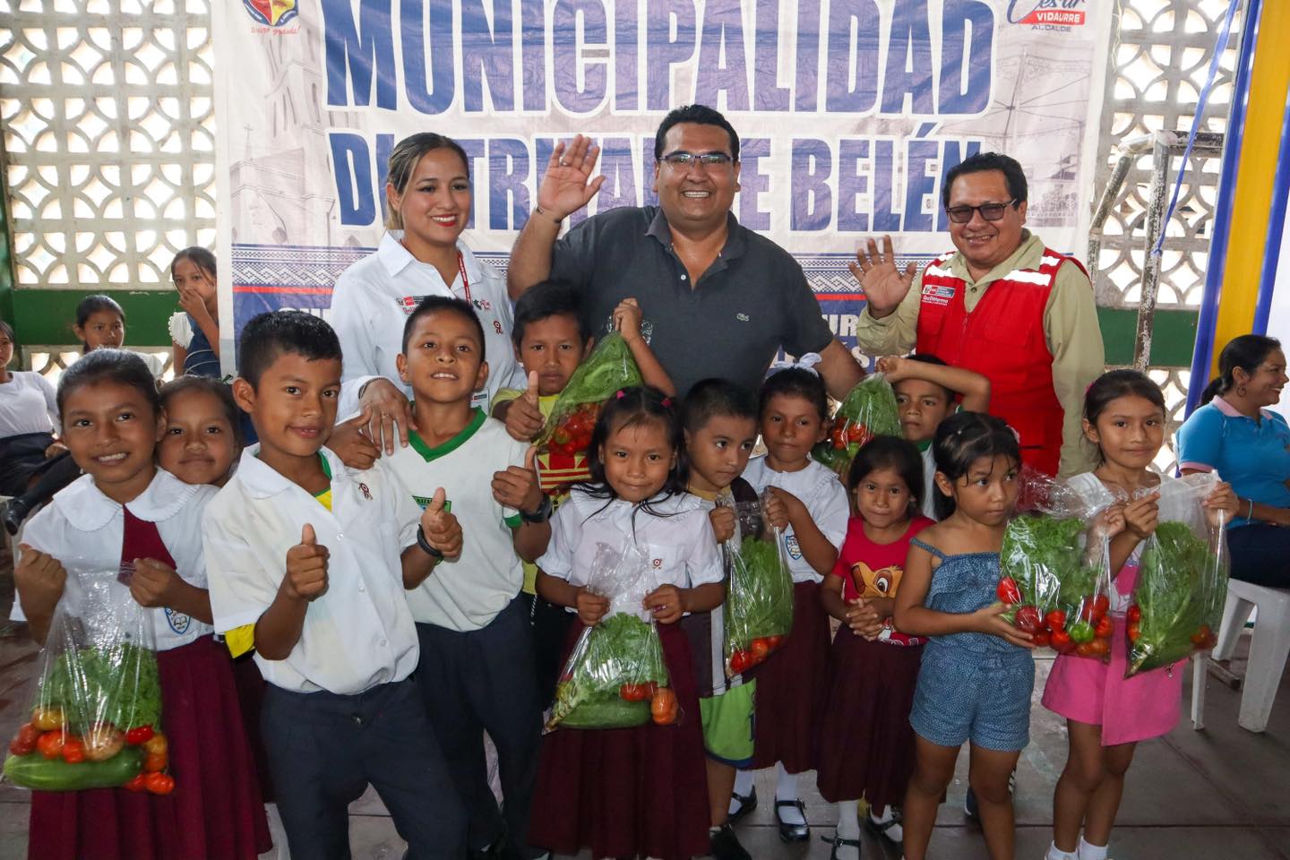 Entrega de alimentos frescos a instituciones Educativas de nivel primaria