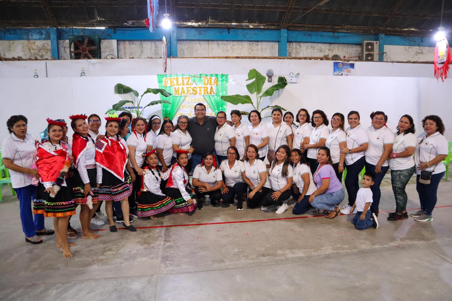Reconocimiento y agradecimiento, el alcalde Cesar Vidaurre Floridas celebró el Día del Maestro junto a los docentes y alumnos