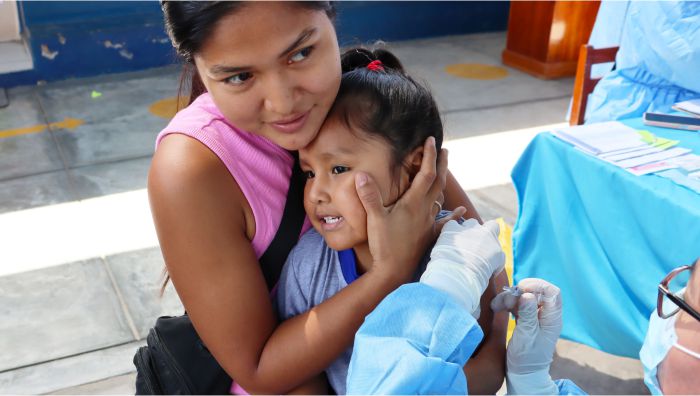 vacunación niña